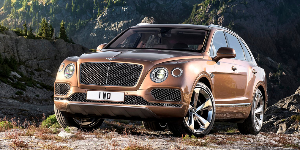 Bentley Bentayga

Мы отлично понимаем, что вряд ли кому-то придет в голову штурмовать бездорожье на &laquo;Бентайге&raquo;. Но если все же этот Букингемский дворец на колесах когда-нибудь там окажется, то не спасует. Ведь клиренс у него немаленький &ndash; 220 миллиметров. Причем не стоит забывать, что в&nbsp;off-road режиме кузов можно приподнять еще выше.
