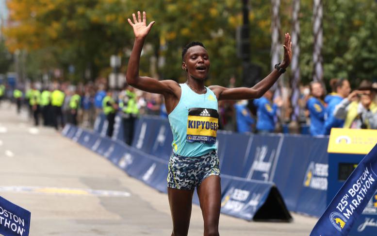Чемпионку Бостонского марафона отстранили за допинг и подделку документов