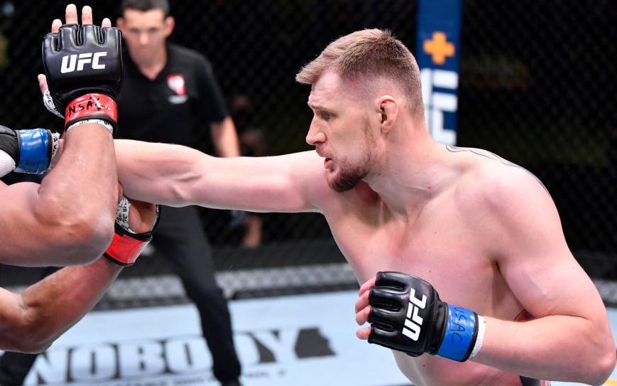 Россиянин Волков нокаутировал молдаванина на турнире UFC в Лас-Вегасе