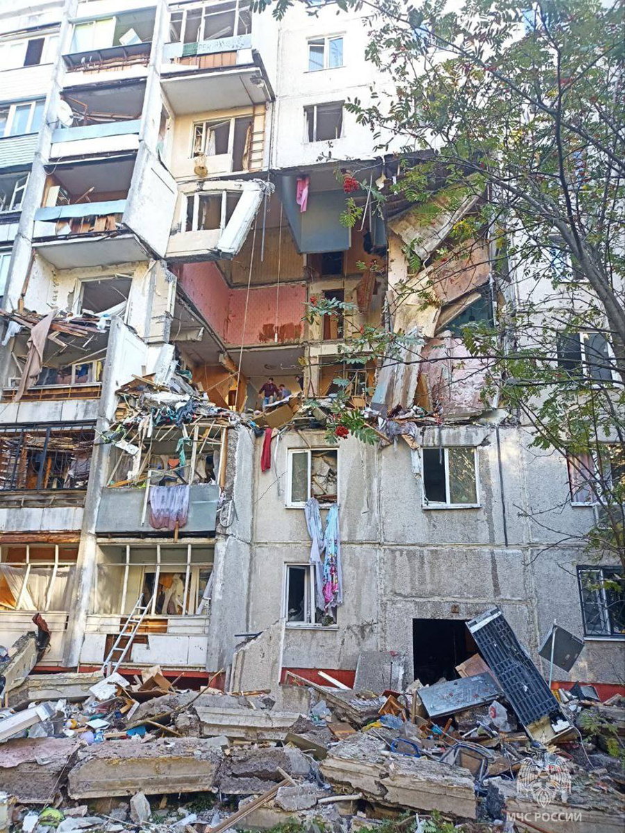 В МЧС назвали возможное число людей под завалами после взрыва в Балашихе —  РБК