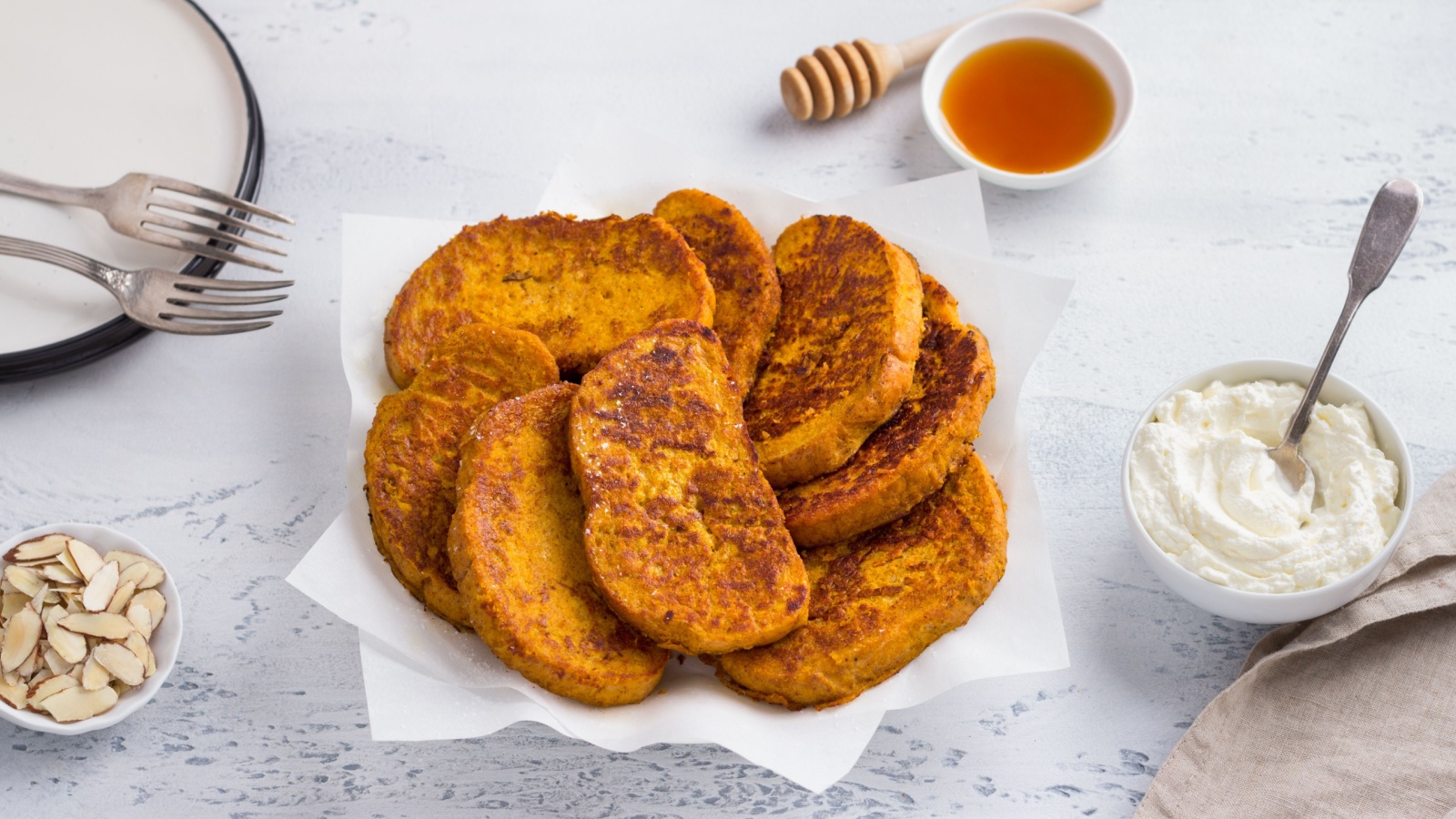 Готовые гренки удобно брать с собой в дорогу или на пикник