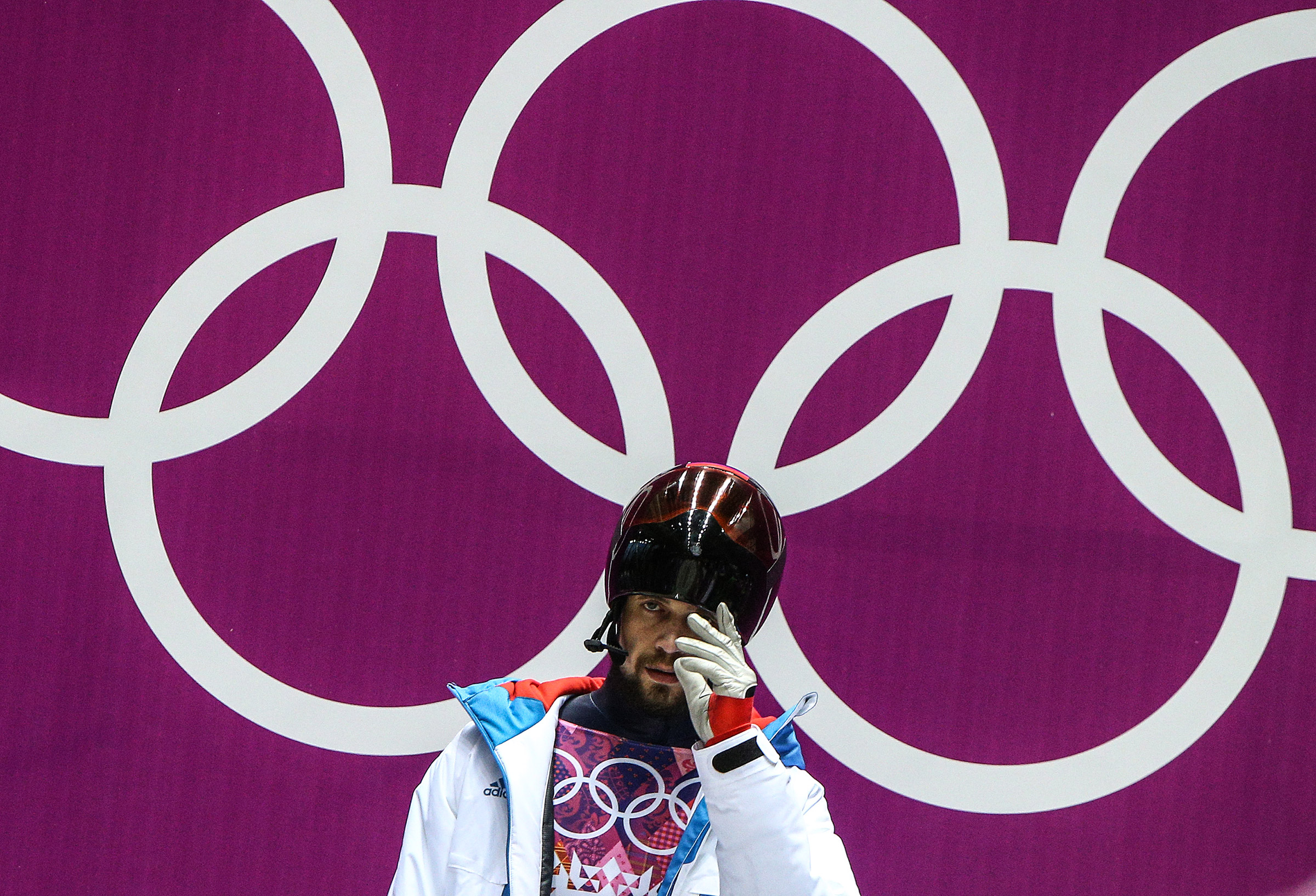 Звания чемпиона Олимпийских Игр в Сочи по скелетону лишился Александр Третьяков. Также он был ​временно отстранен от соревнований Международной федерацией бобслея и скелетона (IBSF).