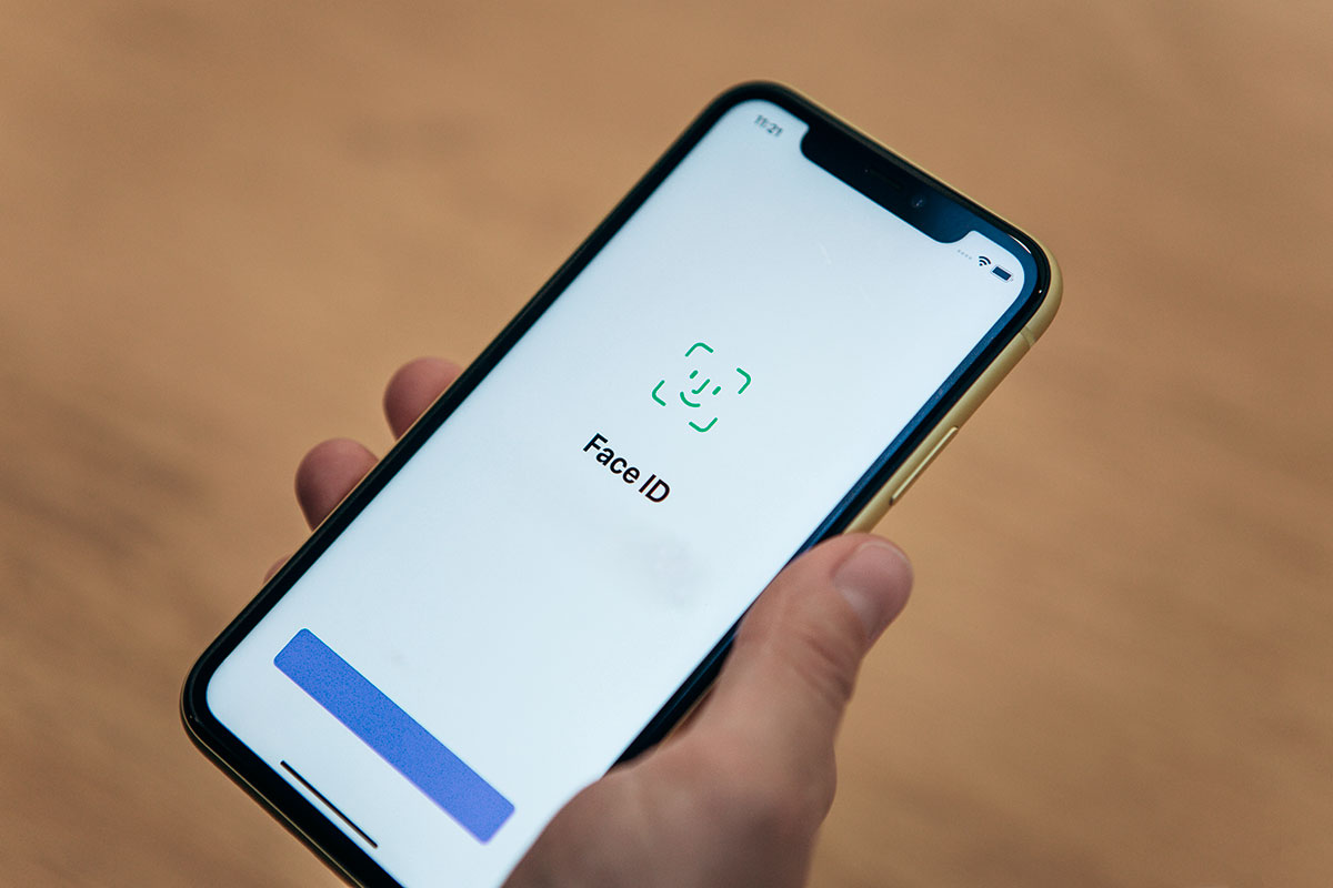 Названы 19 моделей смартфонов, которые можно разблокировать через Face ID  при помощи фото | РБК Life