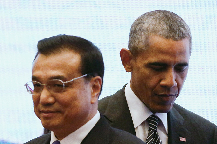 С президентом США Бараком Обамой перед групповым фотографированием на 27-м саммите АСЕАН в Куала-Лумпур, Малайзия, ноябрь 2015 года