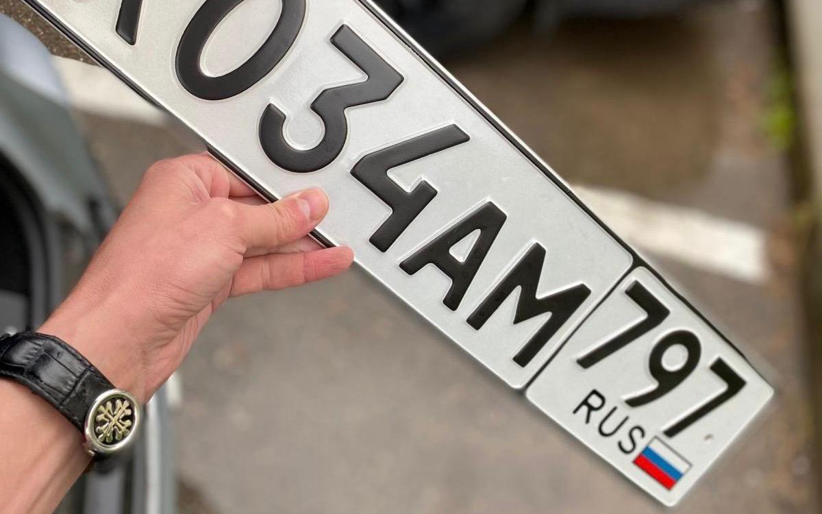 Как быть автовладельцам с госномерами без триколора. Ответ МВД