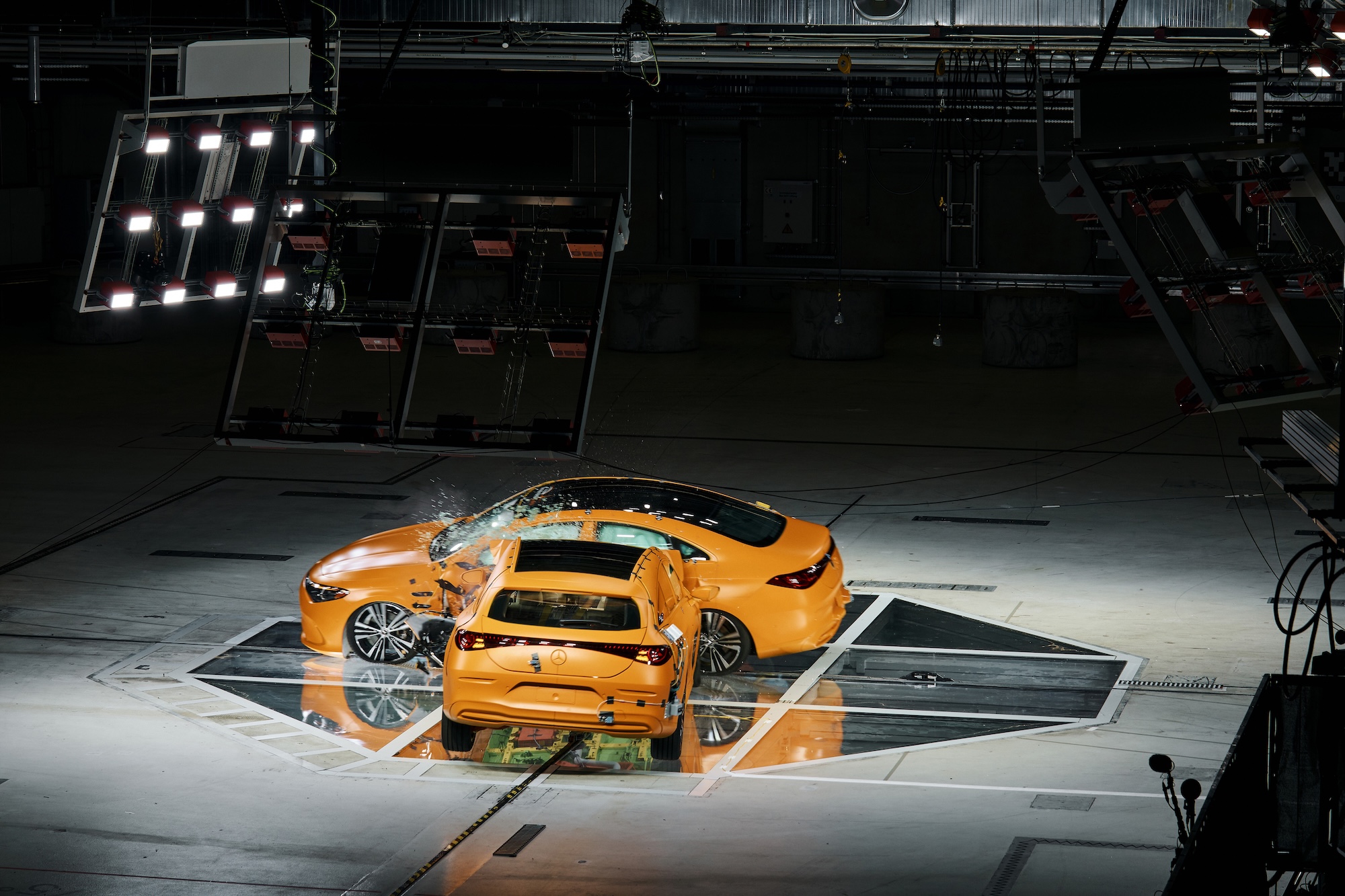 В бензиновом CLA в автоматическом режиме прекратилась подача топлива, чтобы избежать возгорания