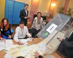 На выборах в парламент Украины лидирует партия президента В.Януковича