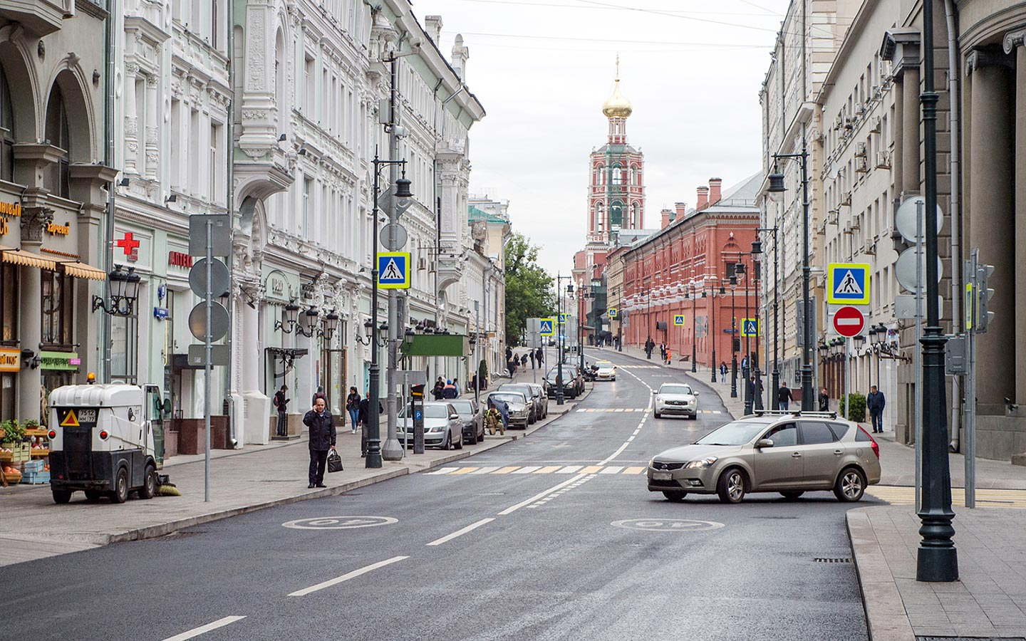 На улицах в центре Москвы максимальную скорость машин ограничили 30 км/ч