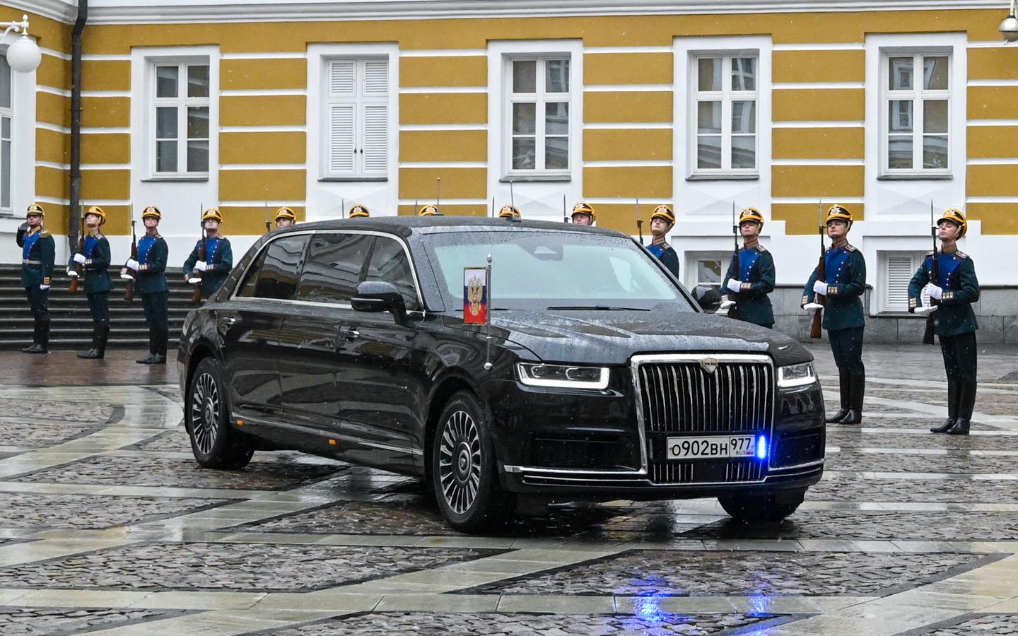 Путин приехал на инаугурацию на новом Aurus Senat. Фото
