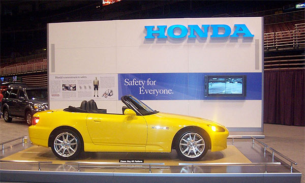 Чистая прибыль Honda упала из-за расходов на рекламу