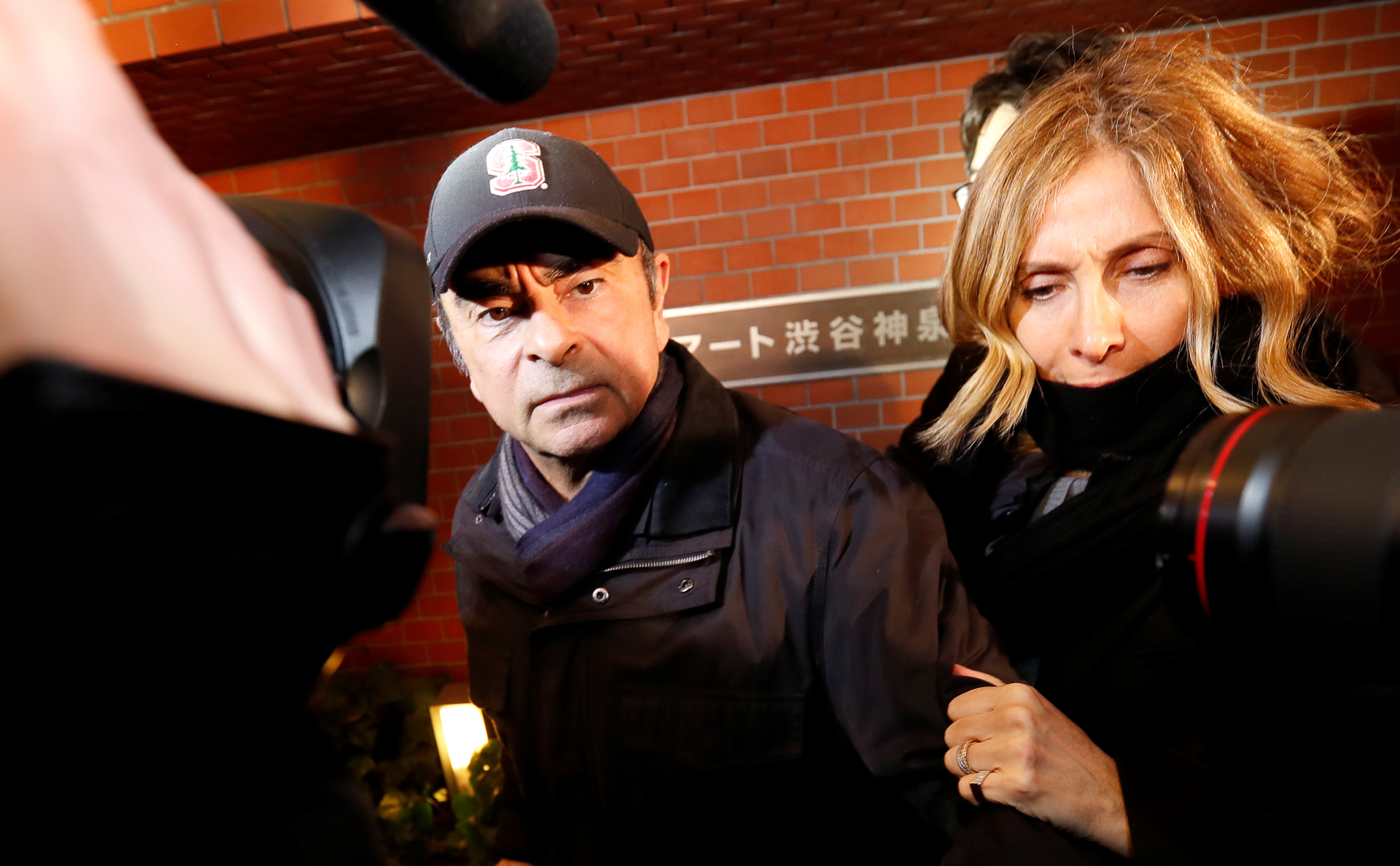 Карлос Гон и его жена Кэрол до побега экс-главы автоконцерна из Токио