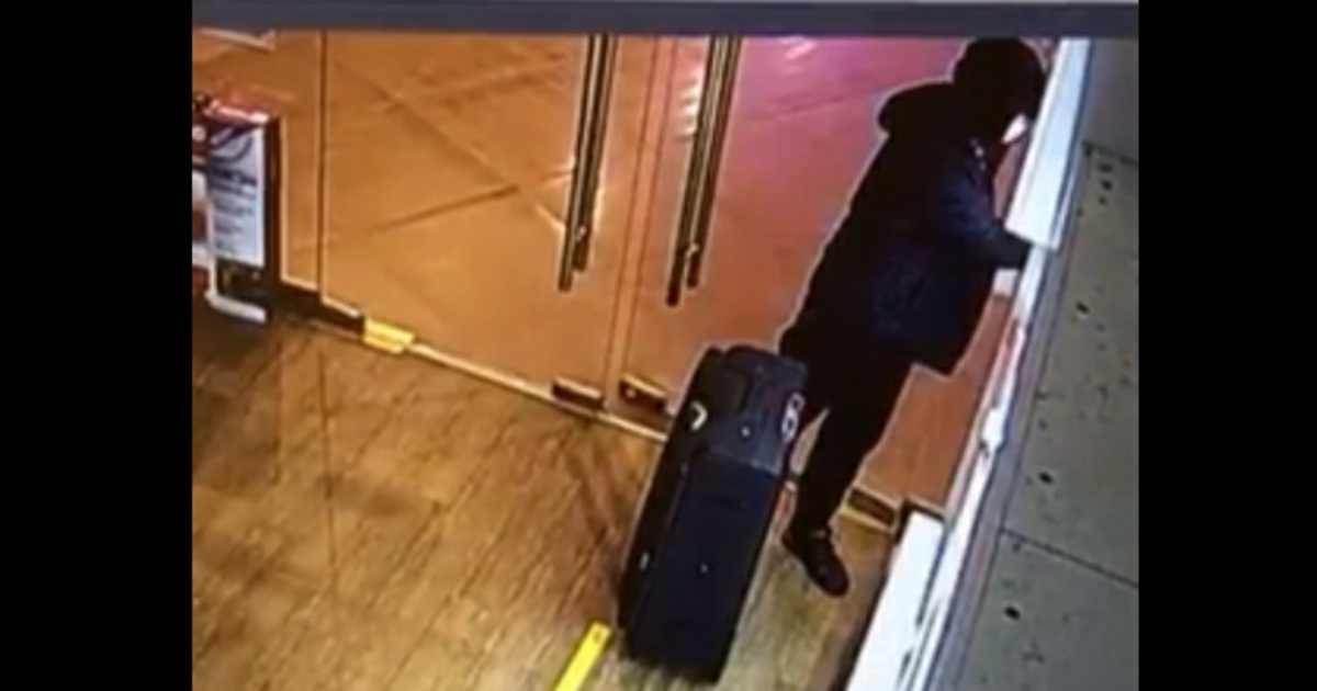 Грабитель в баре. Украли в питере. Украли в питере. Украли в питере. Украли в питере.