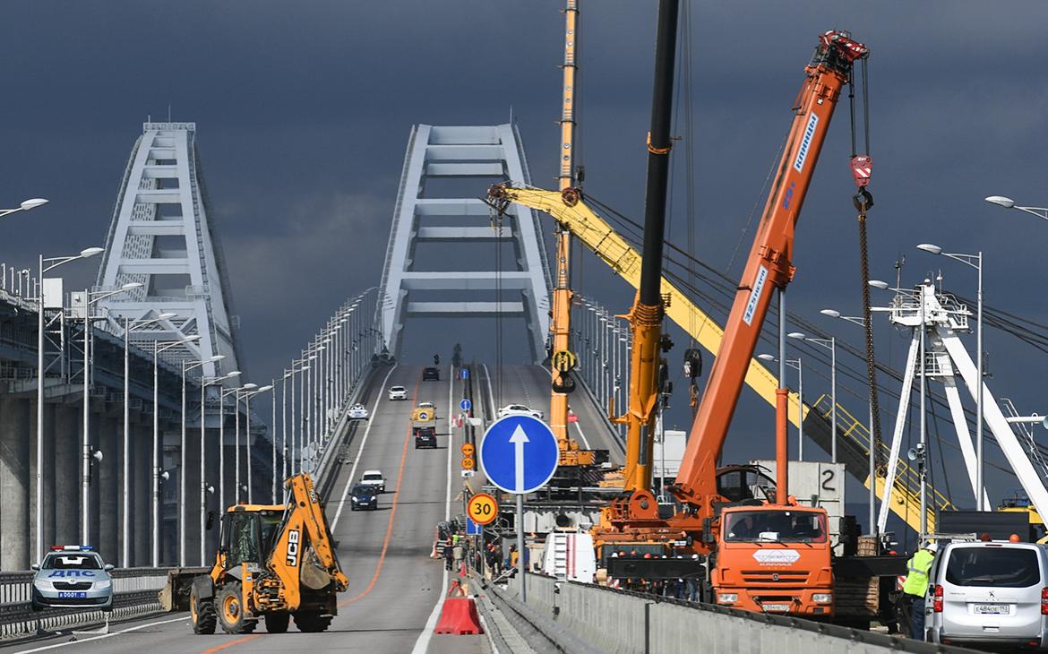 По отремонтированной части Крымского моста запустили движение автомобилей