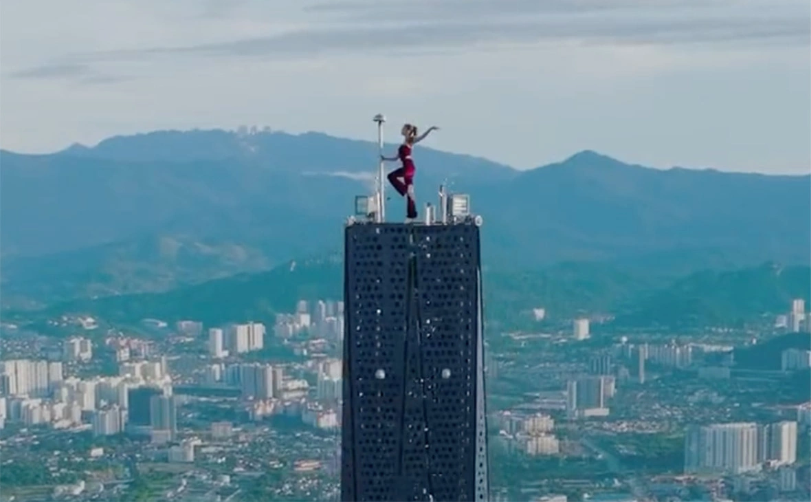 Angela Nikolau / Twitter