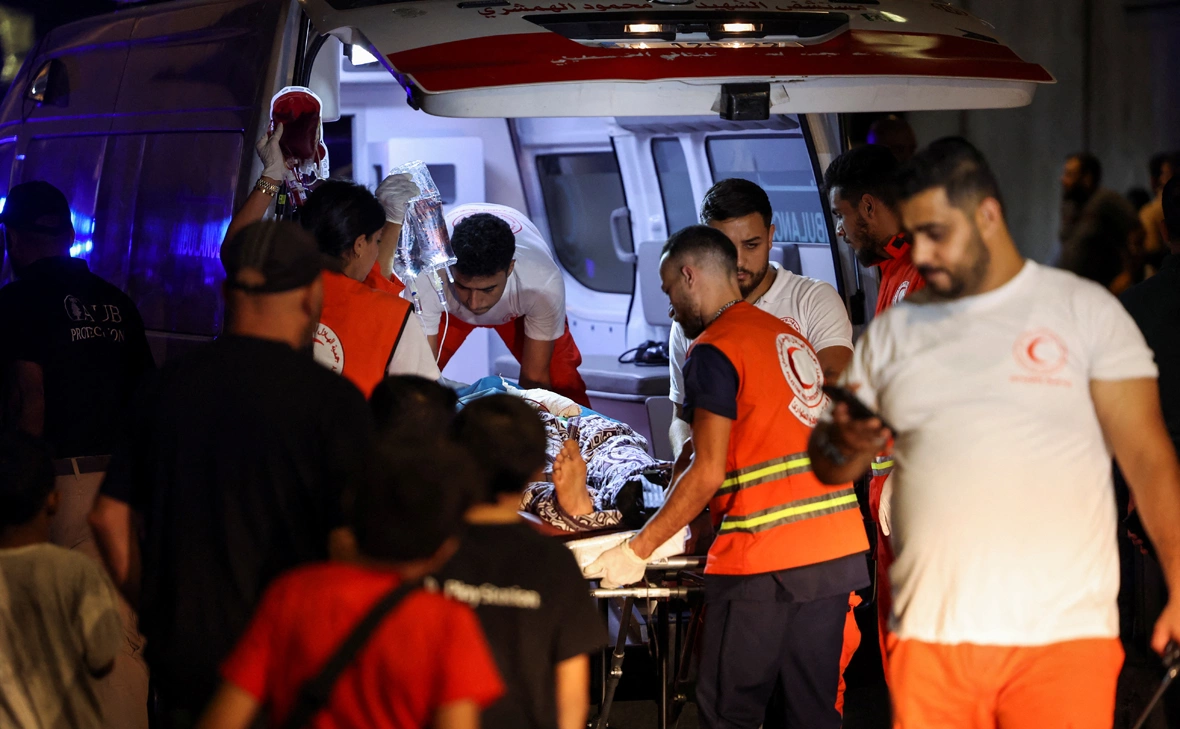 Mohamed Azakir / Reuters