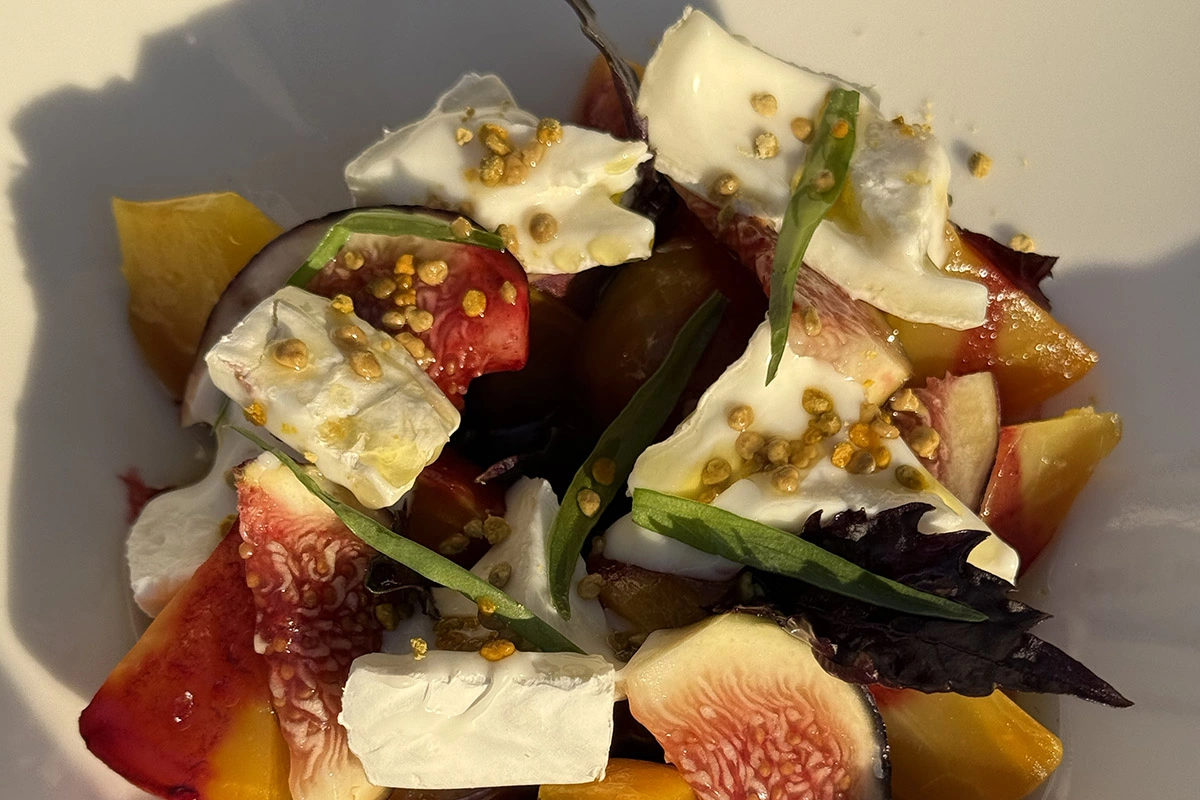 Желтая свекла, инжир, козий камамбер