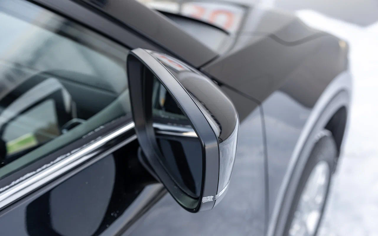 Внешние зеркала у Mazda CX-5 большие и удобные, система мониторинга слепых зон работает без нареканий&nbsp;