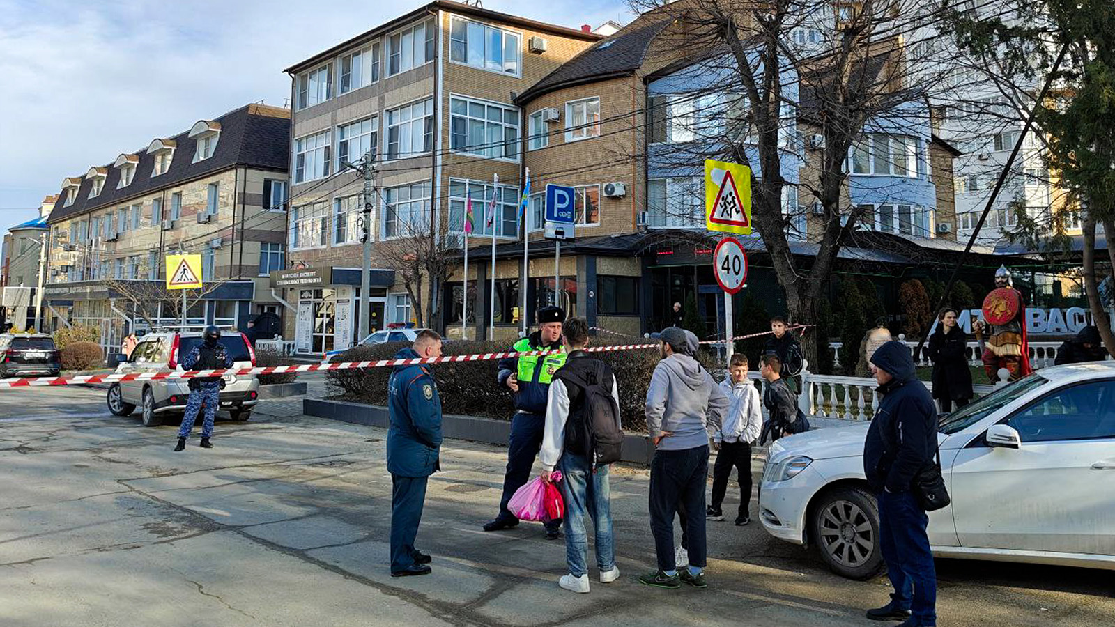 Обстановка на месте стрельбы в техникуме в Анапе