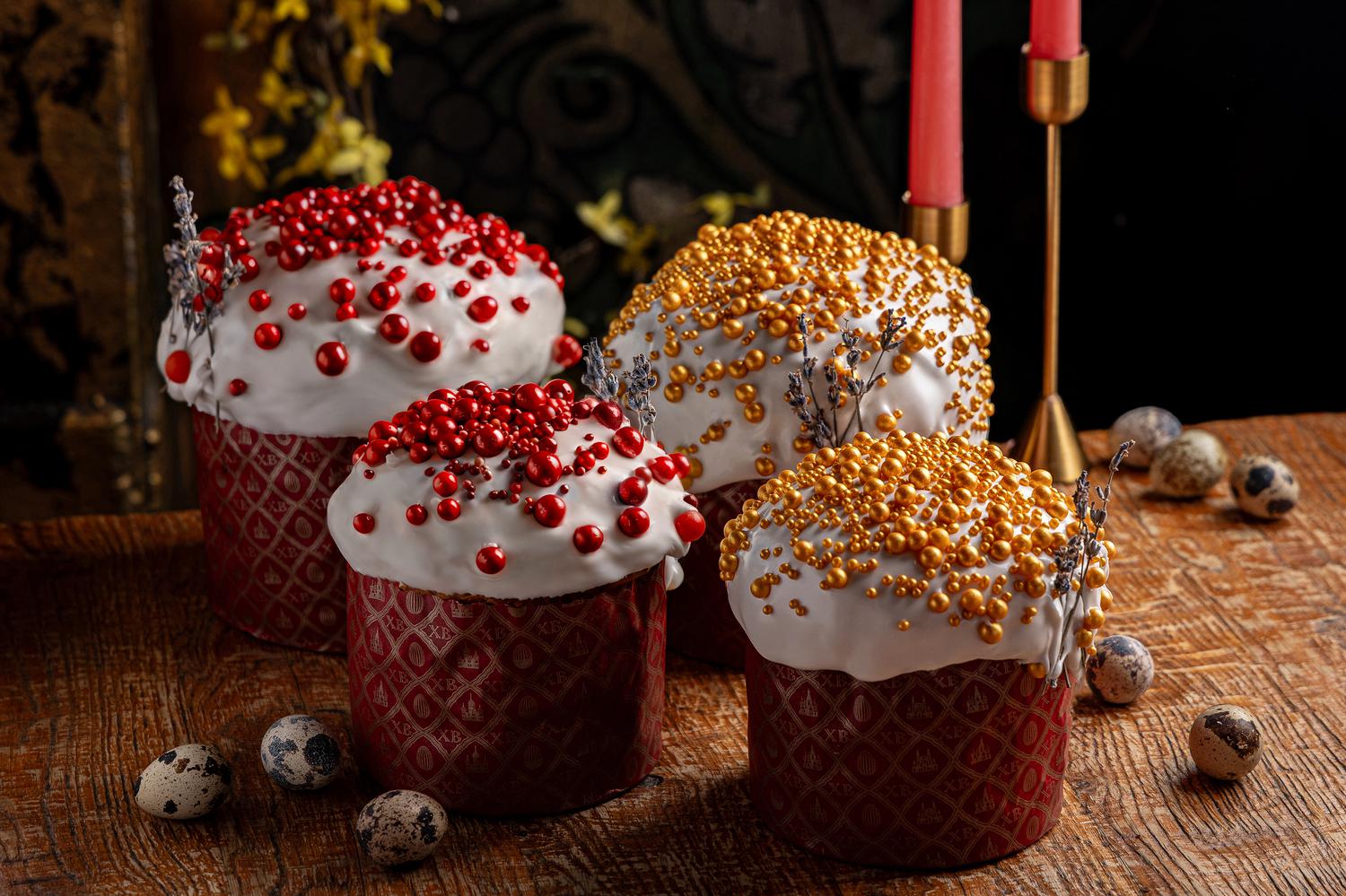 Пасхальные куличи с лавандой, шоколадным драже и сливочной помадкой