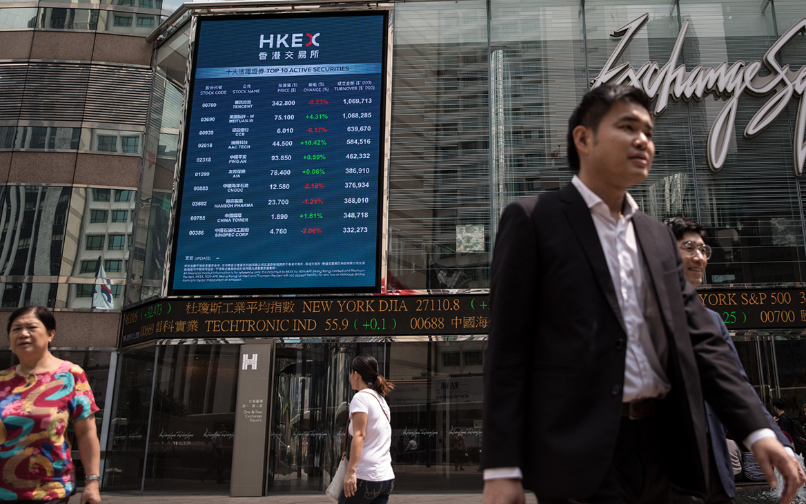Гонконгская фондовая биржа отменила торги из-за сильных ливней