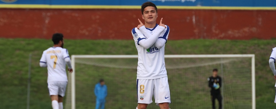 СМИ сообщили о трансфере футболиста сборной Узбекистана в «Локомотив»