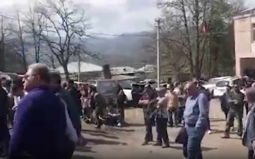 В Армении перекрыли трассу, протестуя против передачи сел Азербайджану