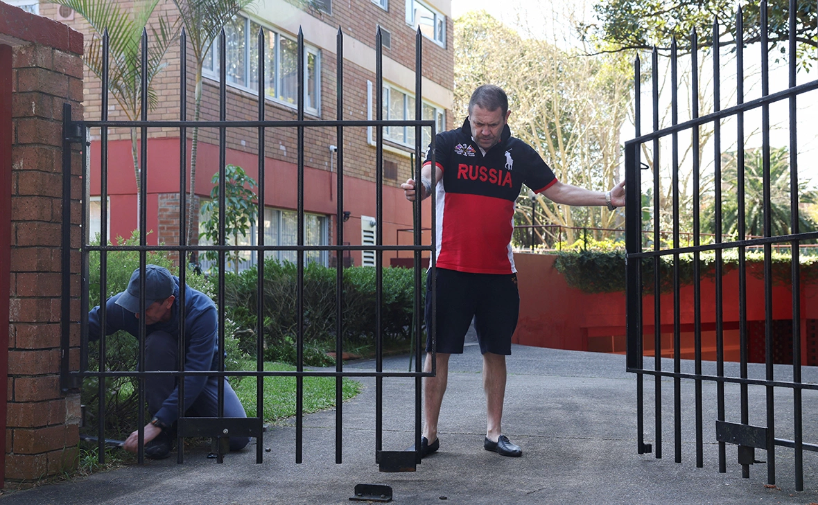 Hollie Adams / Reuters