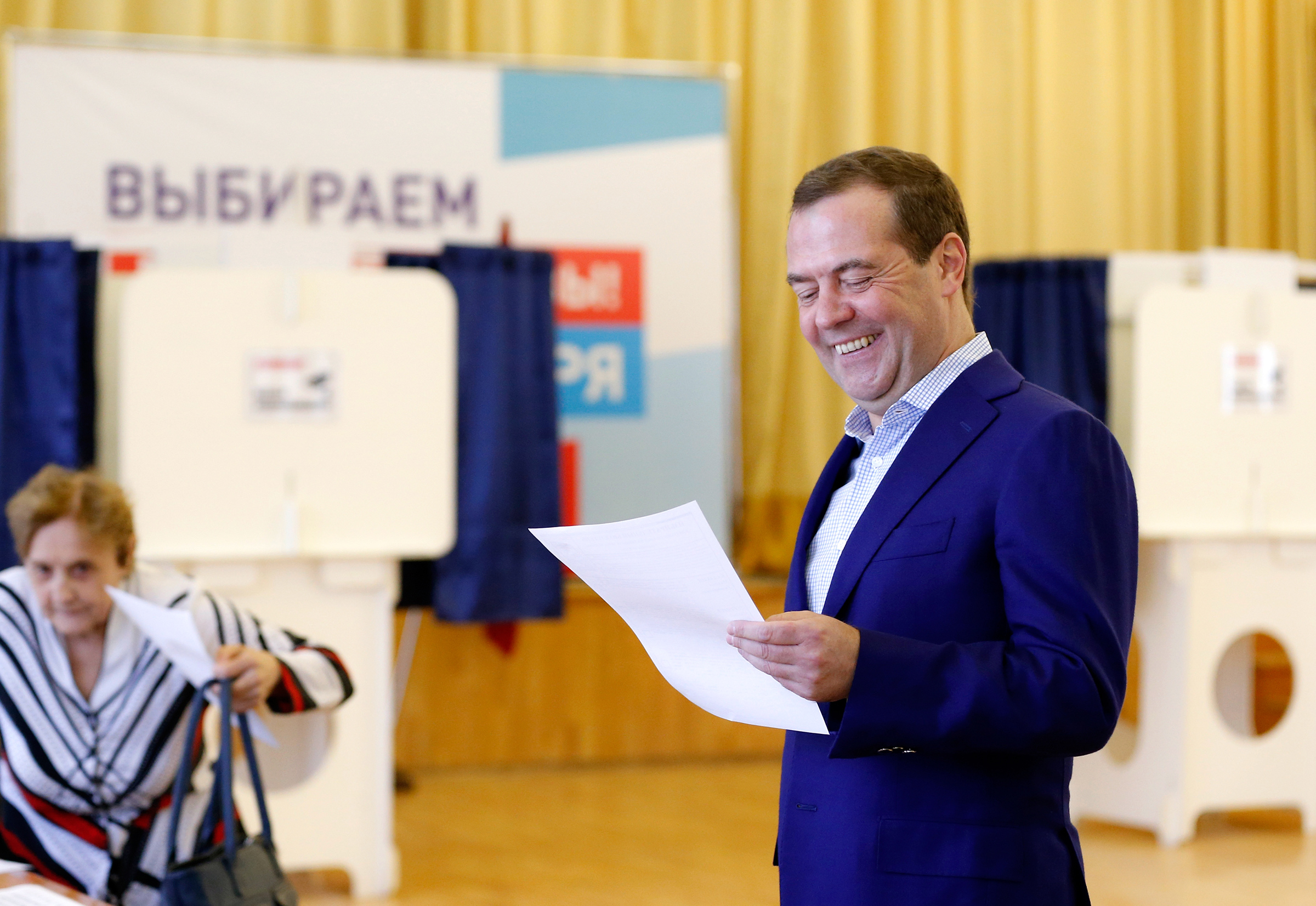 <p>Премьер-министр Дмитрий Медведев в единый день голосования на избирательном участке №&nbsp;2760 в московском районе Раменки, 9 сентября 2018 года</p>
