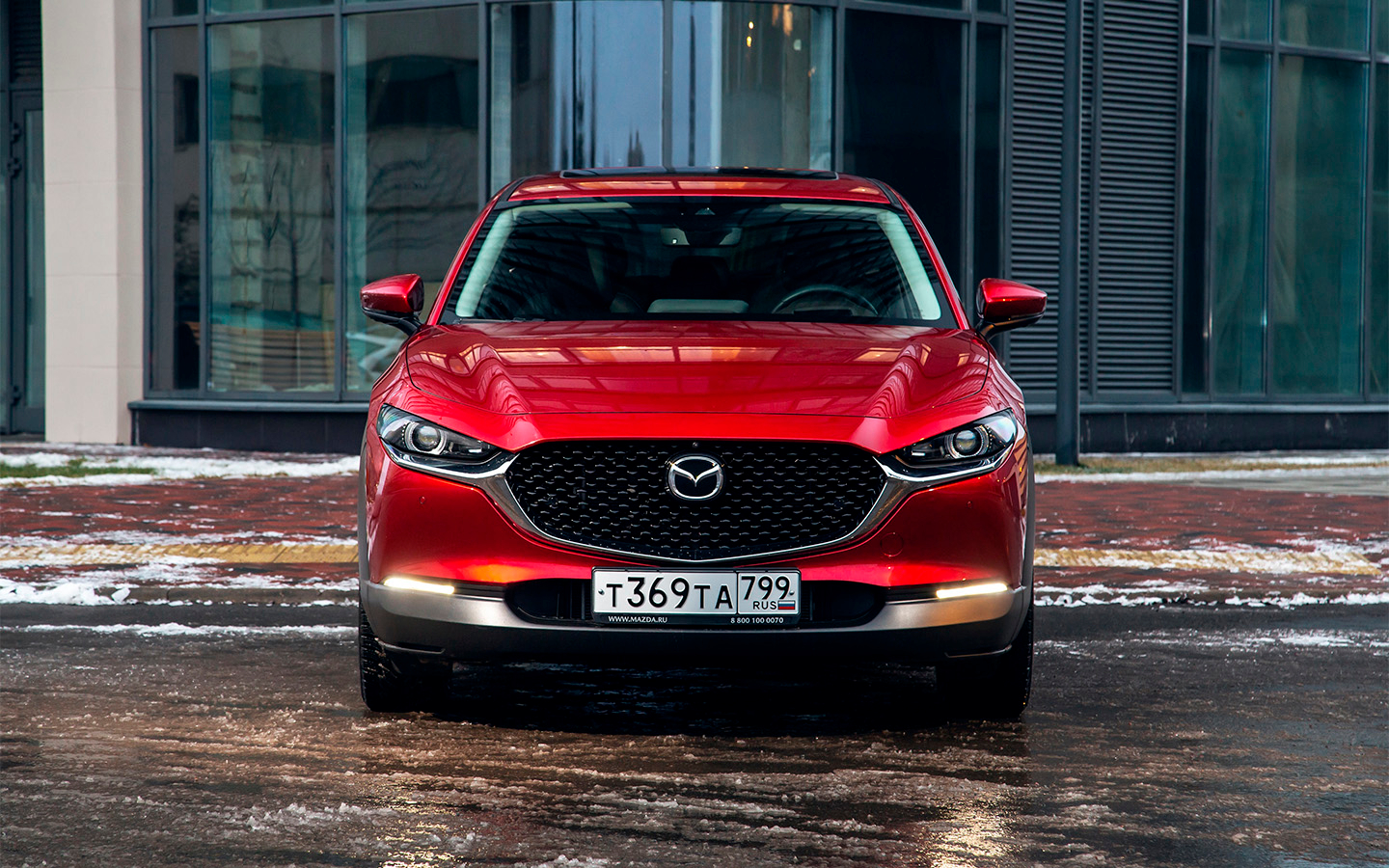 Mazda объявила цены на все комплектации кроссовера CX-30 в России