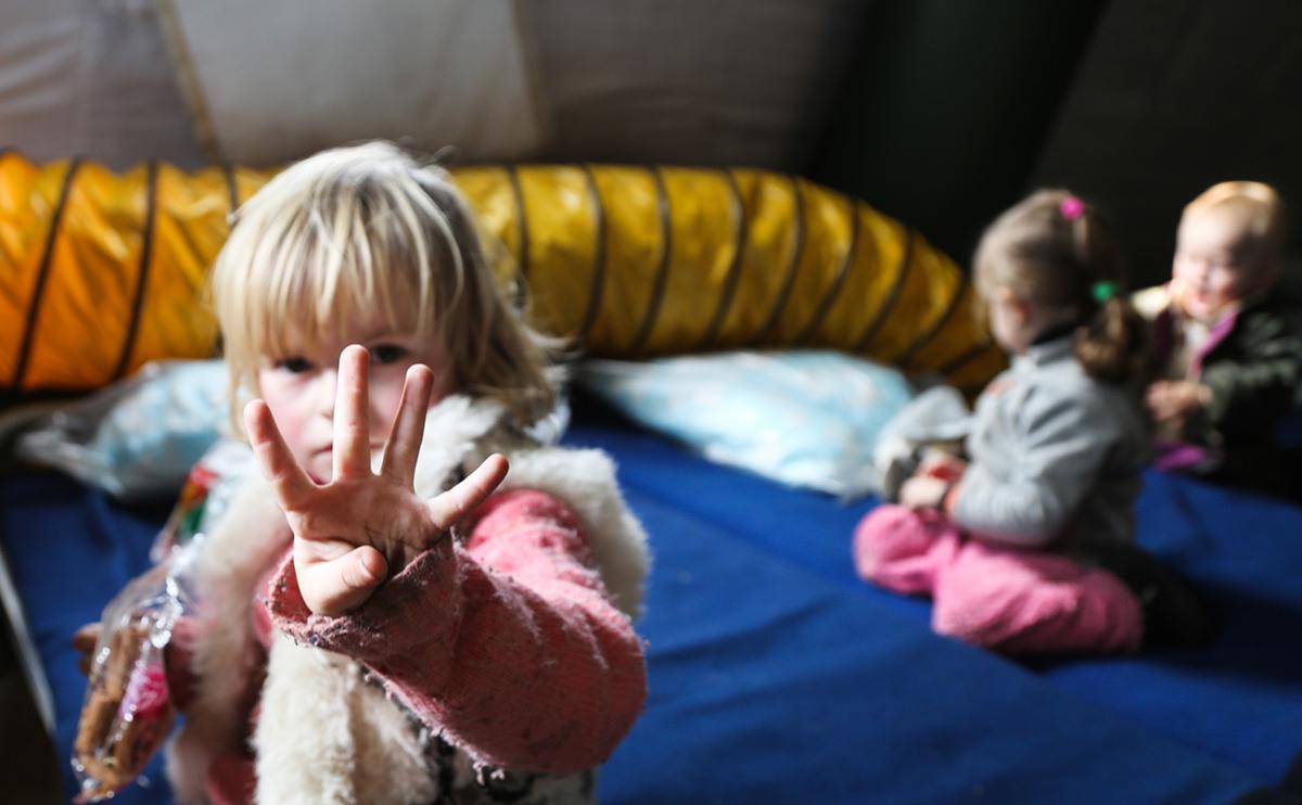 Как иностранцы усыновляют российских детей
