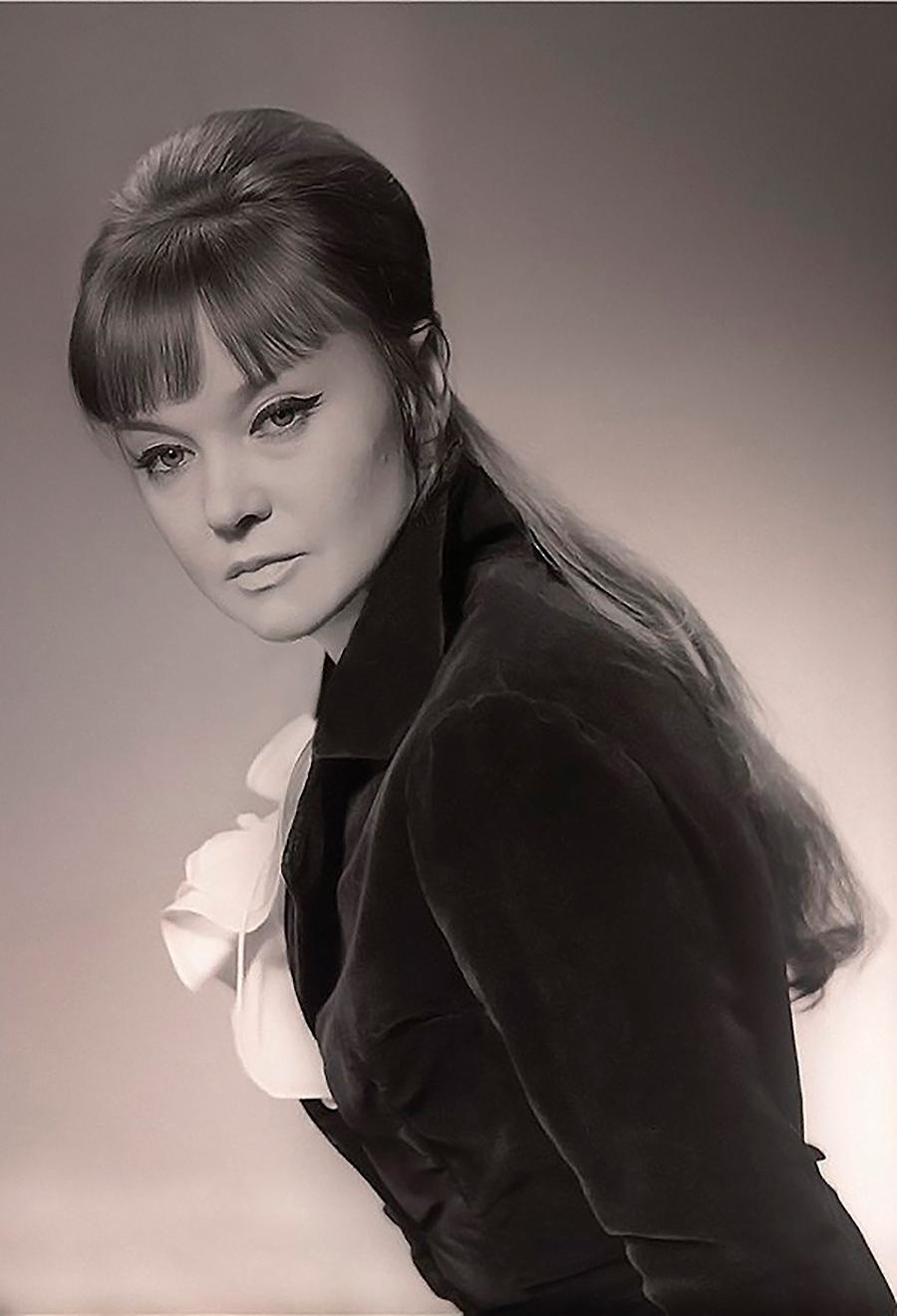 Сексуалды қыздардың жоғары сапалы фотосуреттері