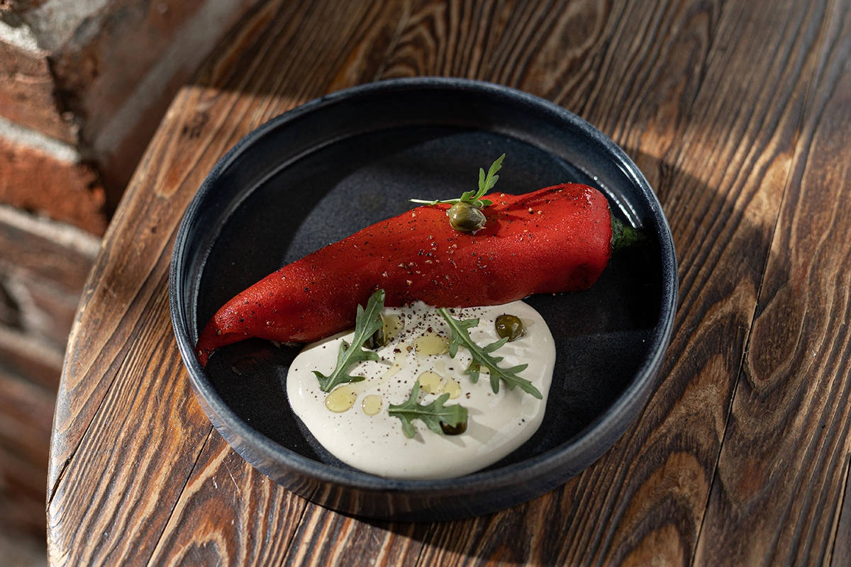 Перцы Рамиро с тартаром из тунца