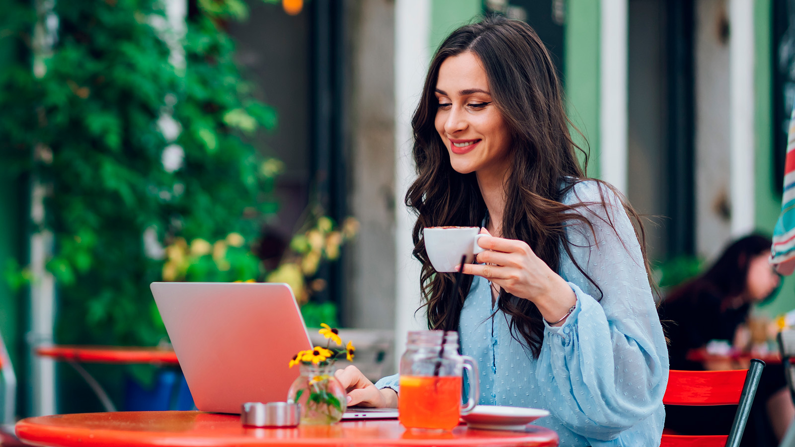 Удаленщики и безработные оказались счастливее офисных работников