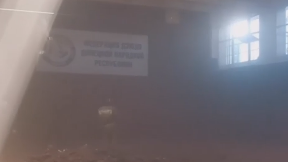 После обстрела центра Донецка загорелся спорткомплекс «Олимпийский»