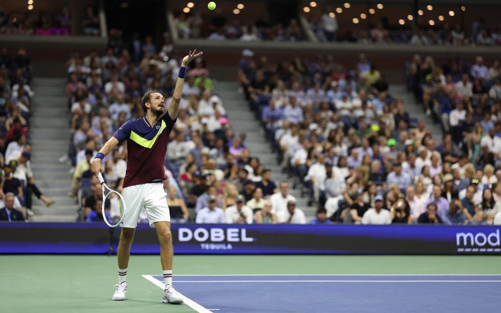 Тарпищев назвал великой победу Медведева в полуфинале US Open