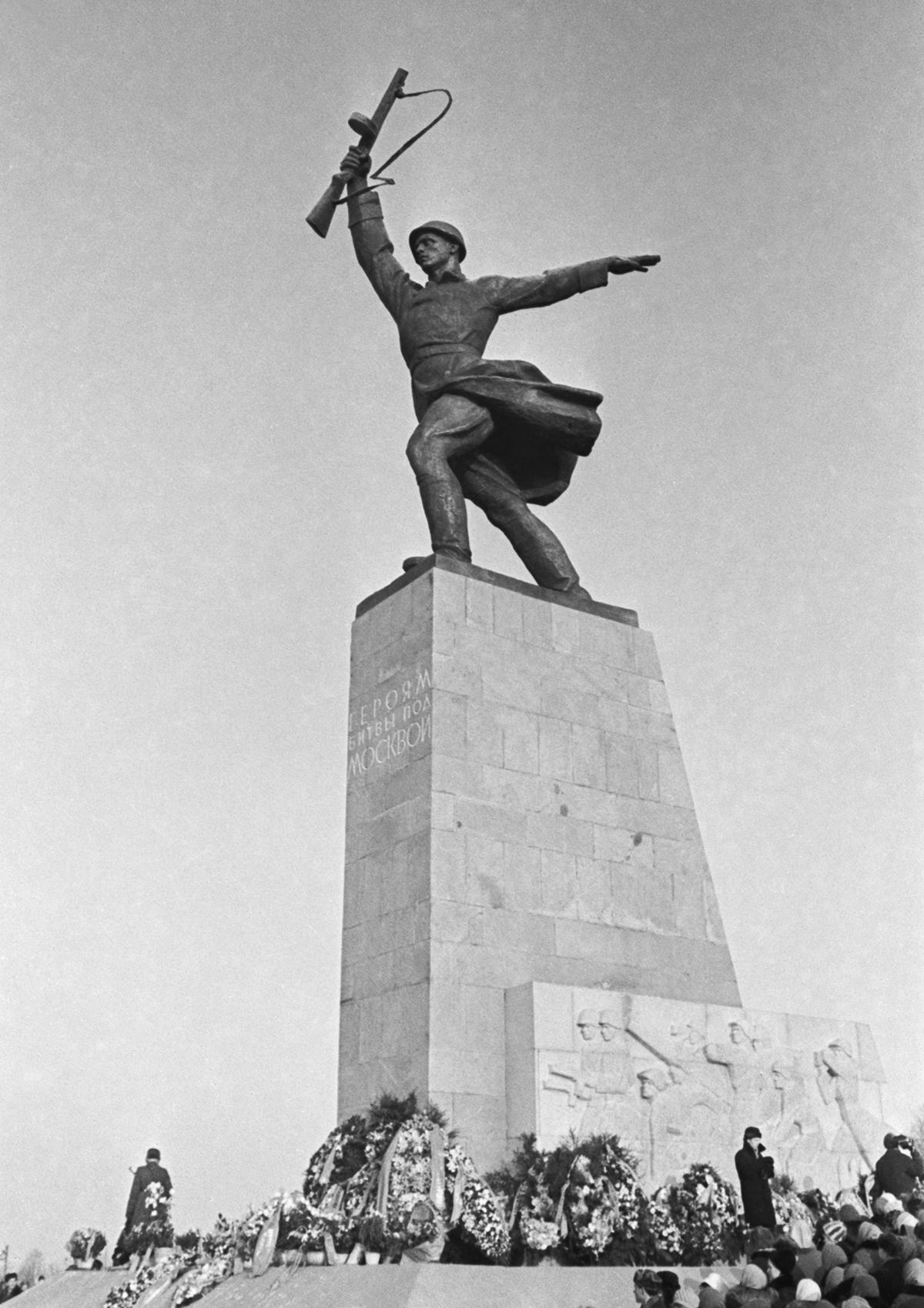 Церемония открытия памятника &laquo;Героям битвы под Москвой&raquo;. 1966 год
