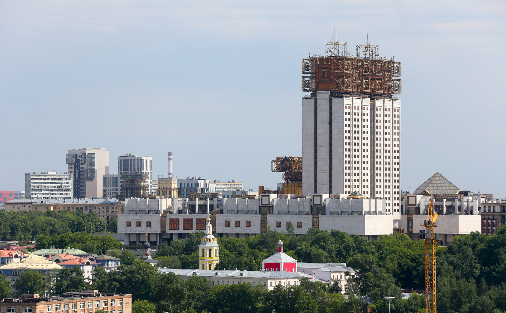 Вид на здание Российской академии наук (РАН) на Ленинском проспекте в Москве
