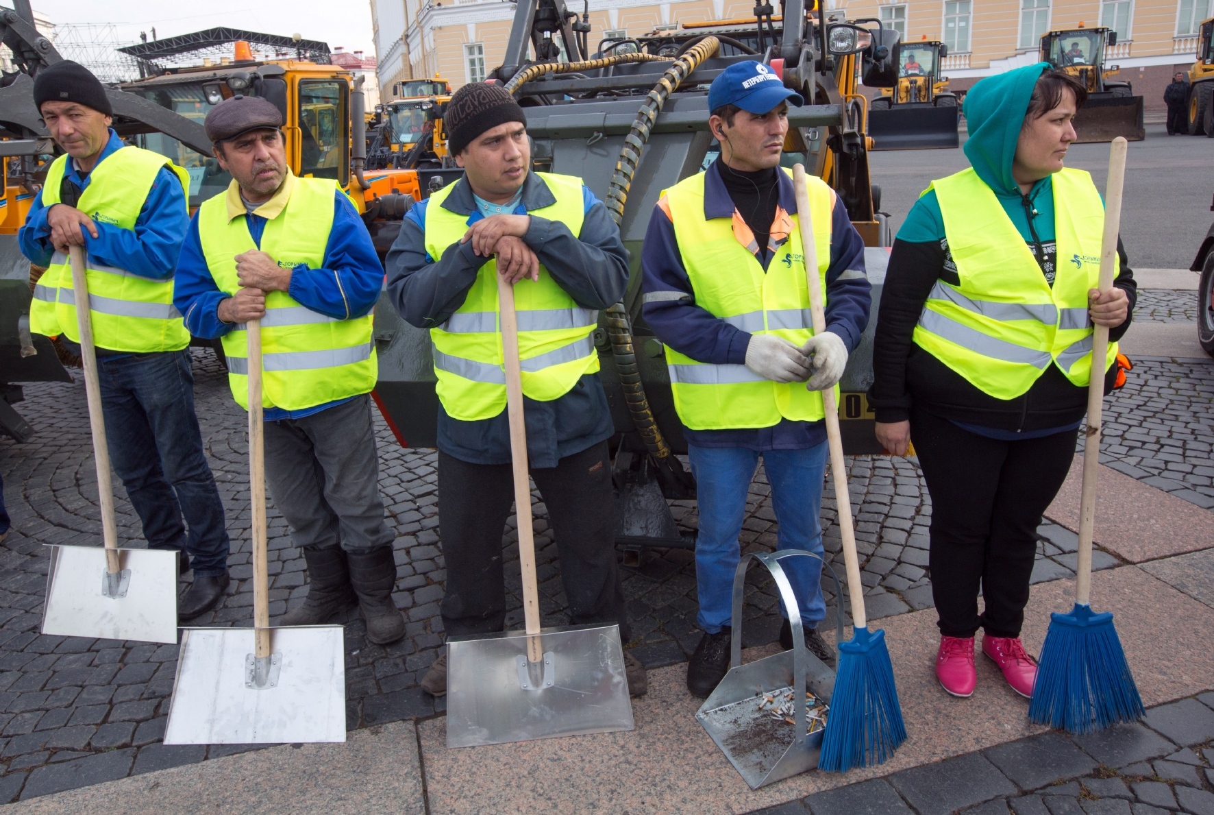 МВД зафиксировало отток трудовых мигрантов из Петербурга — РБК