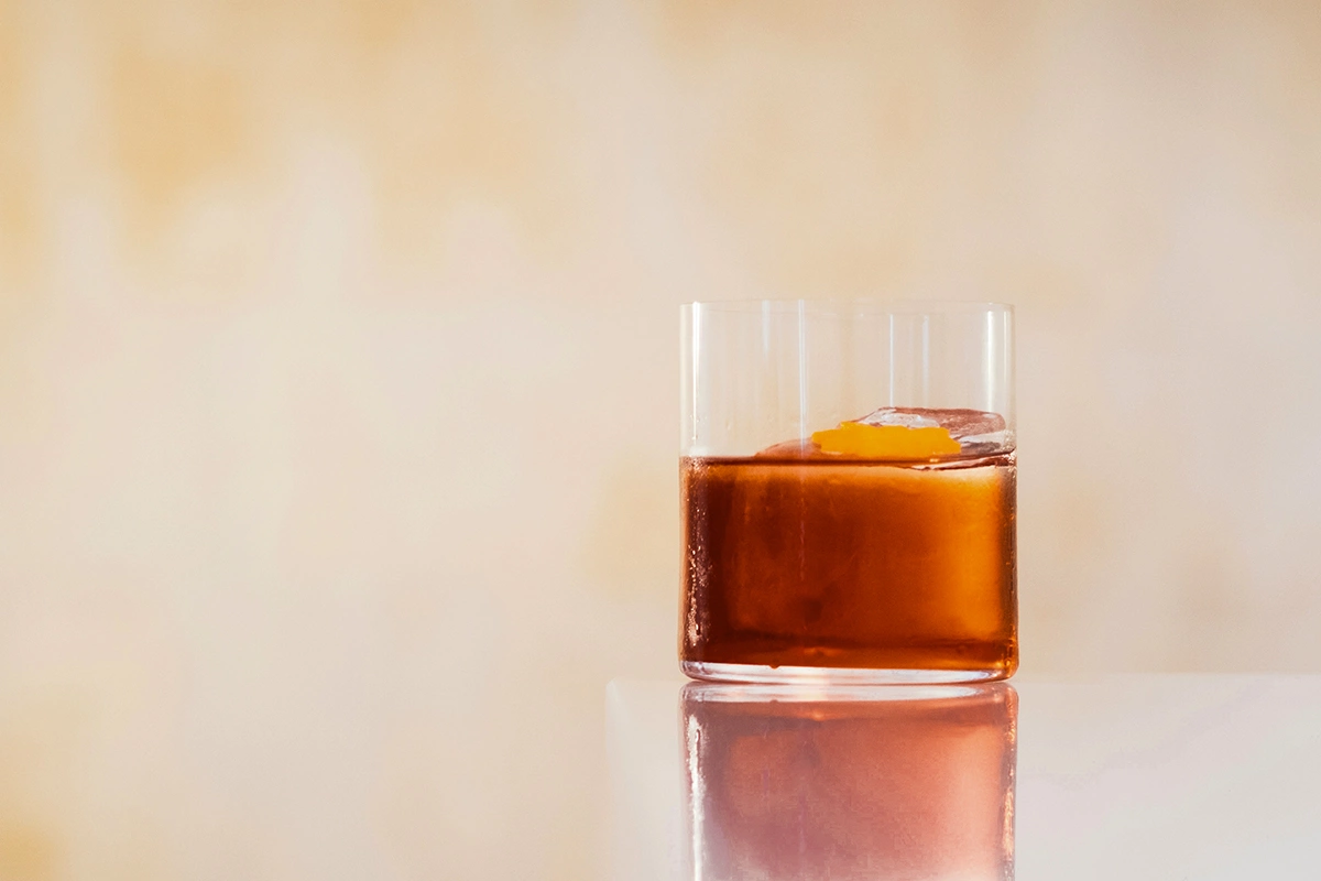 Коктейль с коньяком и вермутом Burnt Fuselage