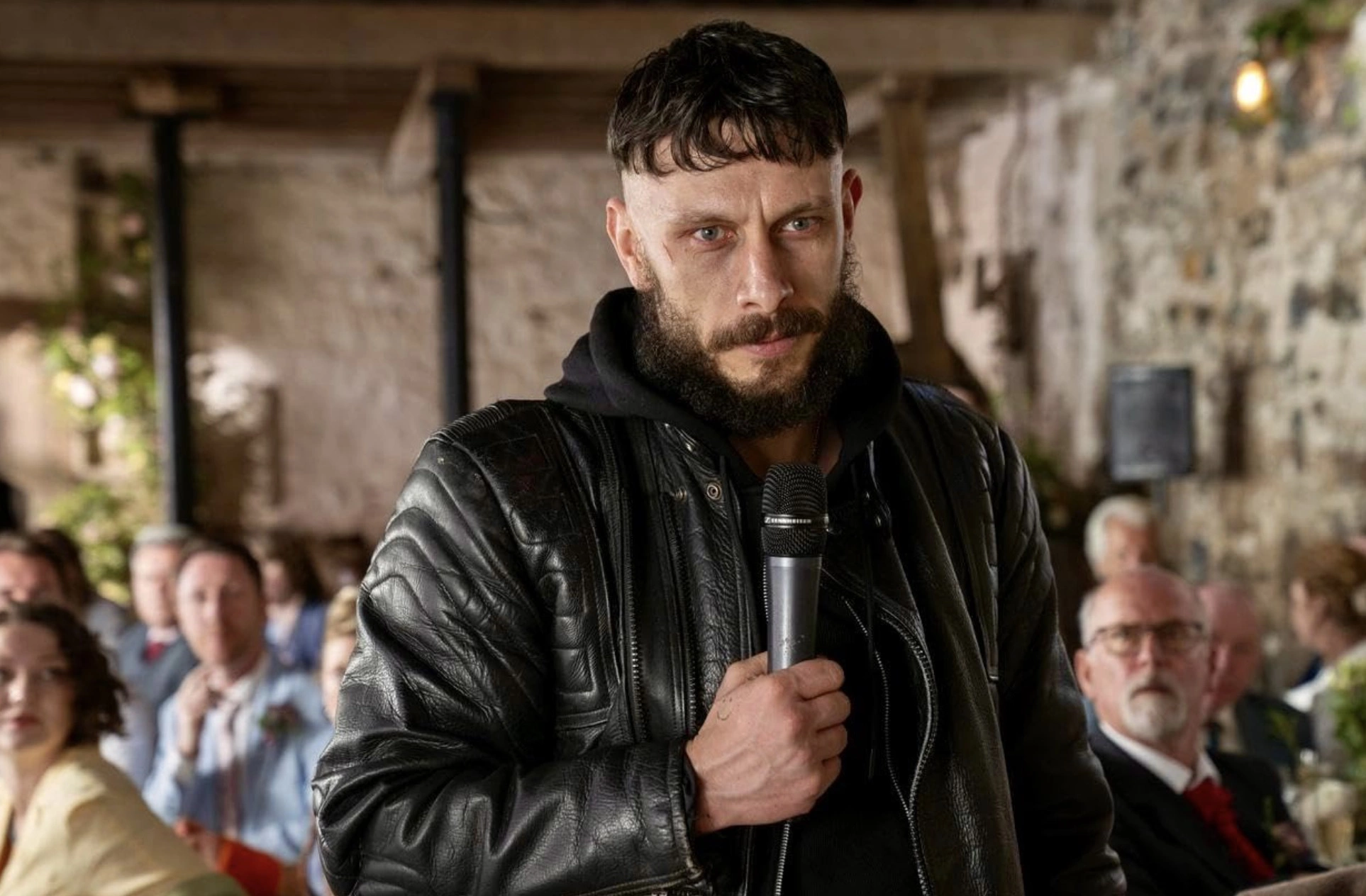 Кадр из сериала «Получеловек»