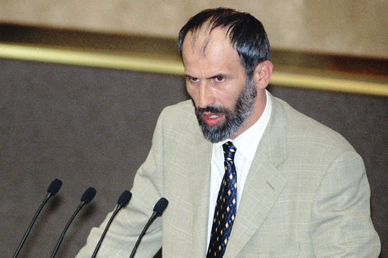 Лишен депутатской неприкосновенности в сентябре 1998 года, сохранил мандат до конца работы созыва.

Хачилаев осенью 1998 года был обвинен в пособничестве чеченским сепаратистам и организации массовых беспорядков в Дагестане в мае 1995 года. В 2000 году суд приговорил его к полутора годам лишения свободы, но освободил из-под стражи в связи с амнистией. 11 августа 2003 года Хачилаев был убит в Махачкале