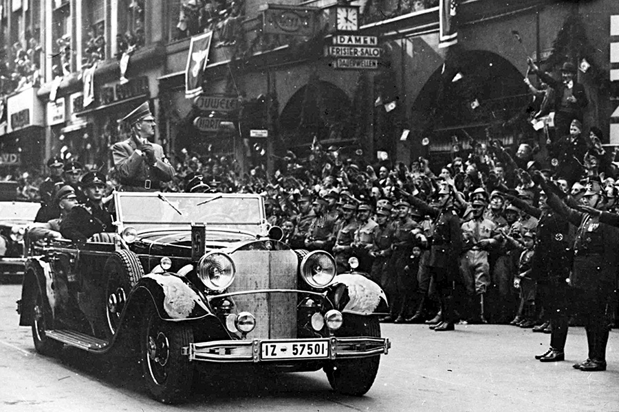 Mercedes-Benz 770 был представлен в 1930 году на Парижском автосалоне. Такие машины вскоре появились у рейхсканцлера Германии Пауля фон Гинденбурга, свергнутого немецкого кайзера Вильгельма II, императора Японии Хирохито и регента Венгерского королевства Милоша Хорти.

После того как Гитлер захватил власть в Германии, эта машина стала одним из главных средств передвижения и для него самого, и для многих высокопоставленных чиновников из его окружения. Mercedes-770 участвовал в военных парадах Третьего рейха, а в автопарке Гитлера было несколько вариаций этой модели. Одна из них&nbsp;&mdash; Mercedes-Benz 770K Grosser Offener Tourenwagen 189744, выполненная по заказу личного водителя Гитлера как гостевой автомобиль в гараже Гитлера, &mdash; в 2017 году была выставлена на продажу на аукционе в США
