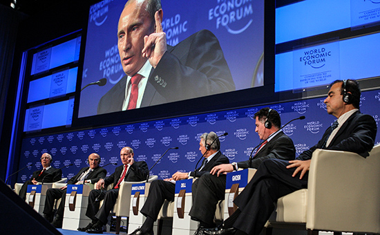 Владимир Путин (третий слева) во время официальной церемонии открытия ежегодной сессии Всемирного экономического форума (ВЭФ) в Давосе. 28 января 2009 года