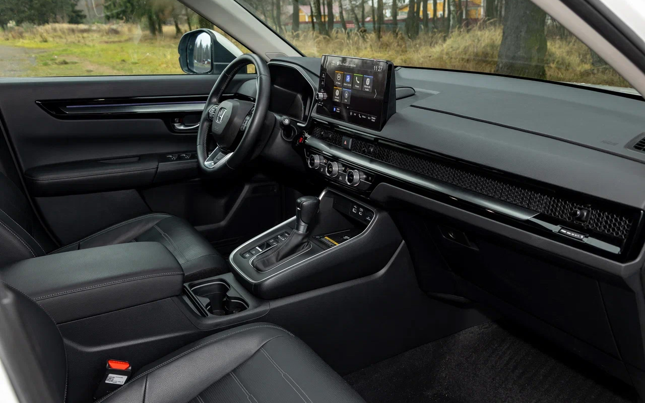 Традиционный, классический салон и привычные каждому органы управления &mdash; одни&nbsp;из главных достоинство модели Honda CR-V