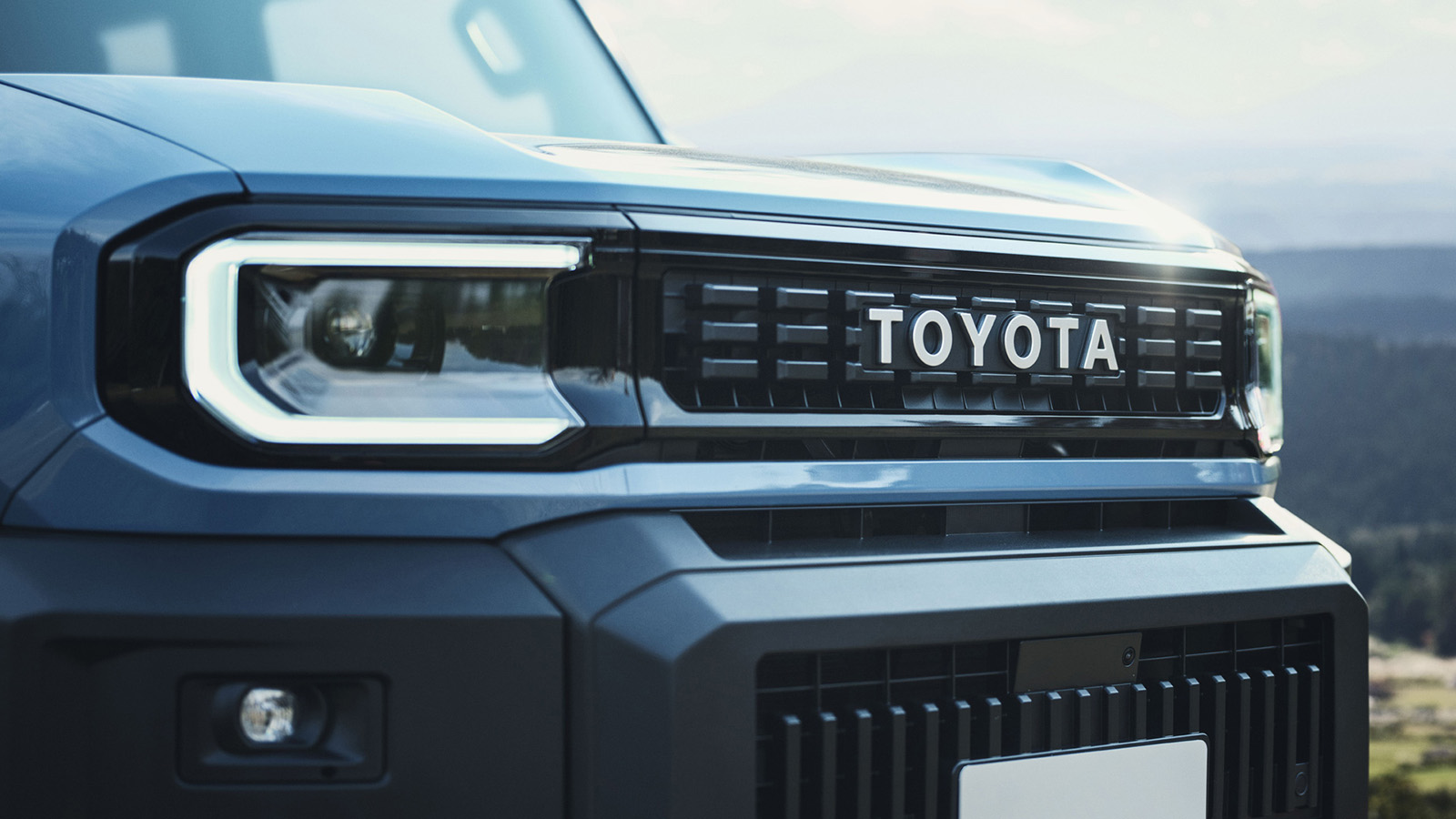 В Японии начались продажи мини-Land Cruiser. Он стоит как Lada Vesta