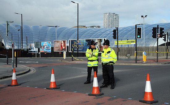 Сотрудники полиции рядом&nbsp;с&nbsp;местом взрыва в&nbsp;Манчестере


