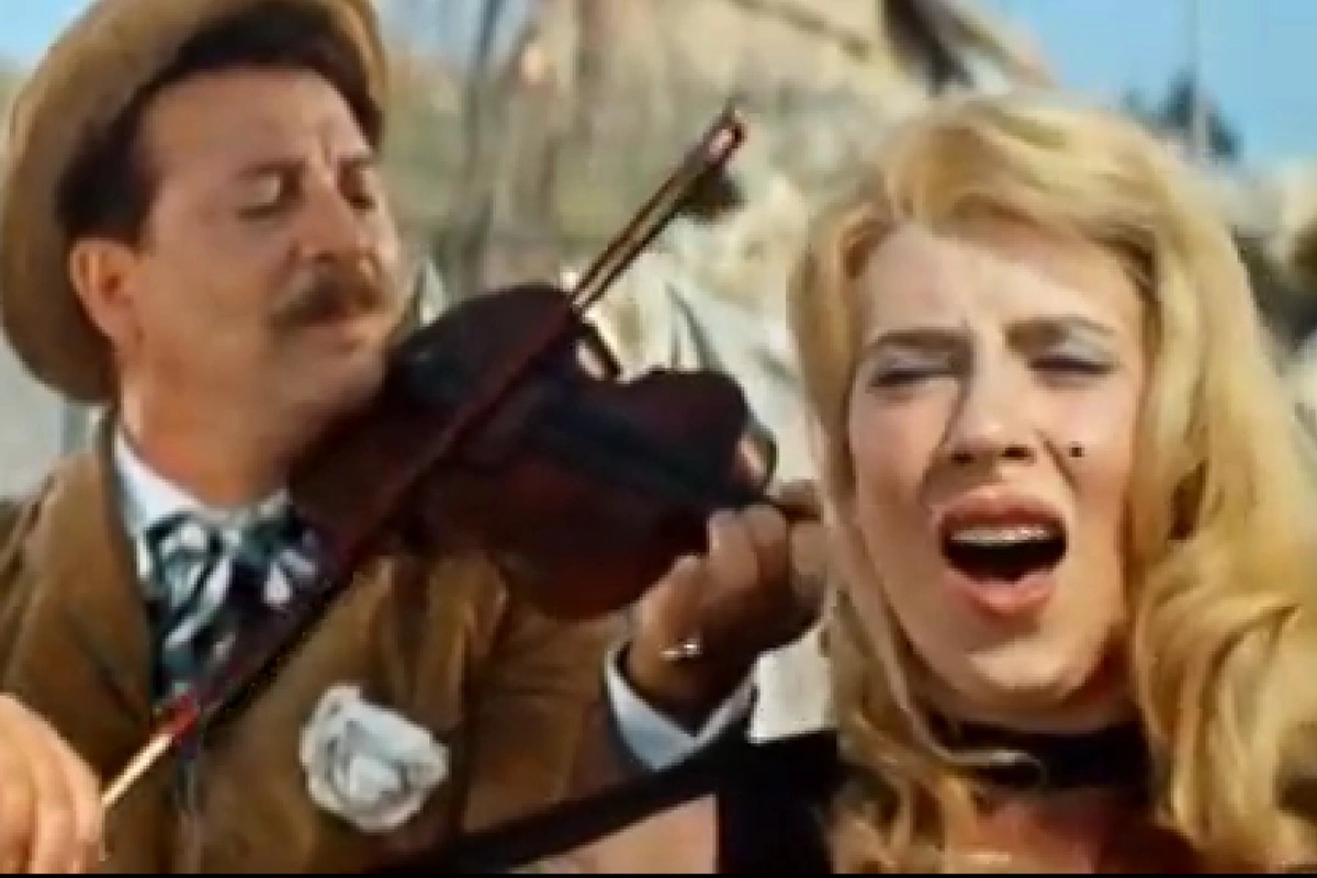 Инна Чурикова в фильме «Неуловимые мстители» (1966), режиссер Эдмон Кеосаян