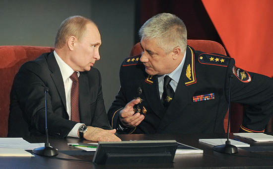 Президент России Владимир Путин и&nbsp;глава МВД Владимир Колокольцев. Март 2014 года


