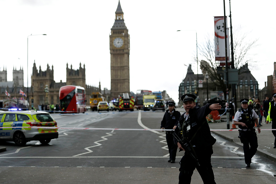 Полиция у здания британского парламента, где&nbsp;неизвестный открыл стрельбу
