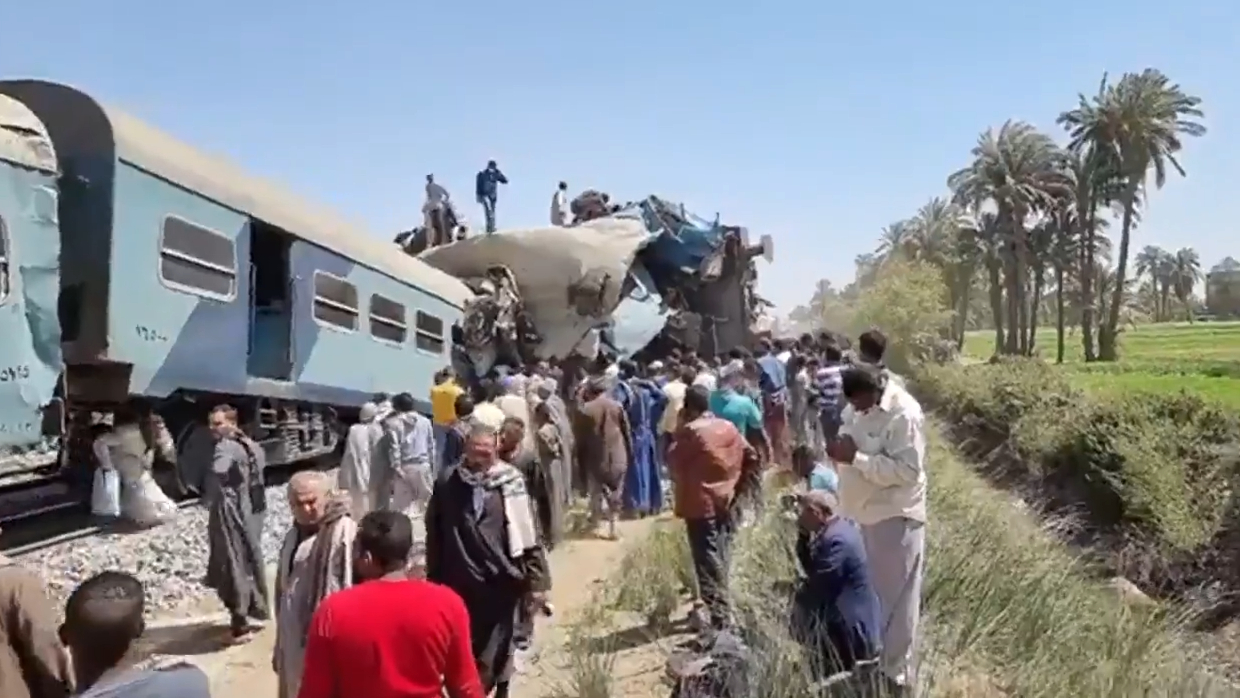 Место столкновения поездов в Египте. Видео